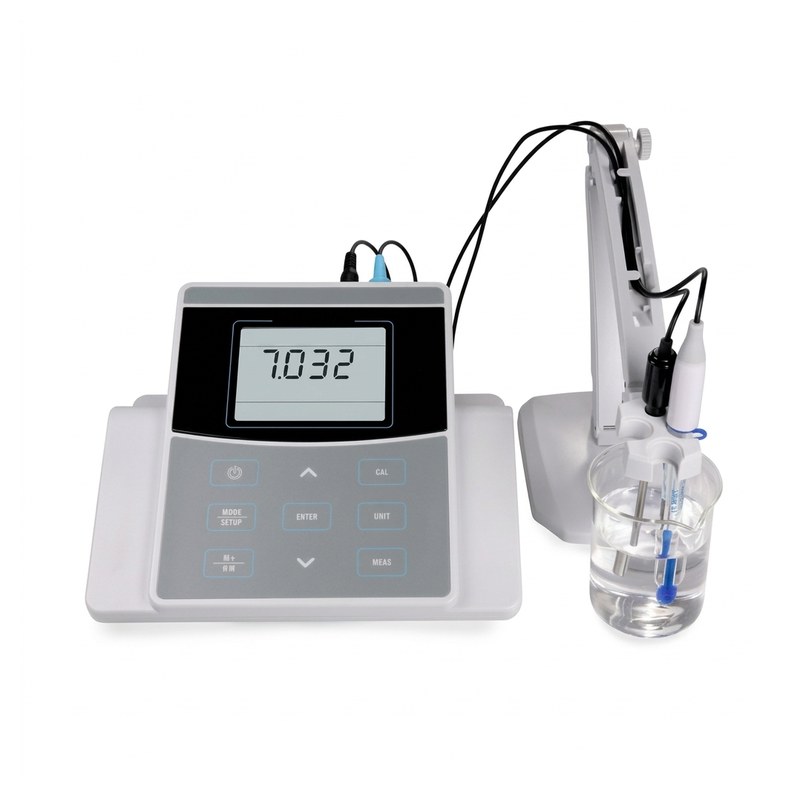 pH-mètre de paillasse Apera PH820 avec écran gris, électrode sur bras et bécher de calibration