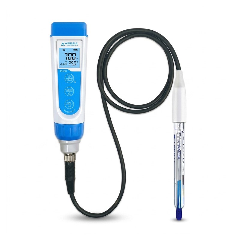 Testeur de pH portable bleu avec électrode LabSen 855 posée sur une pâte marron
