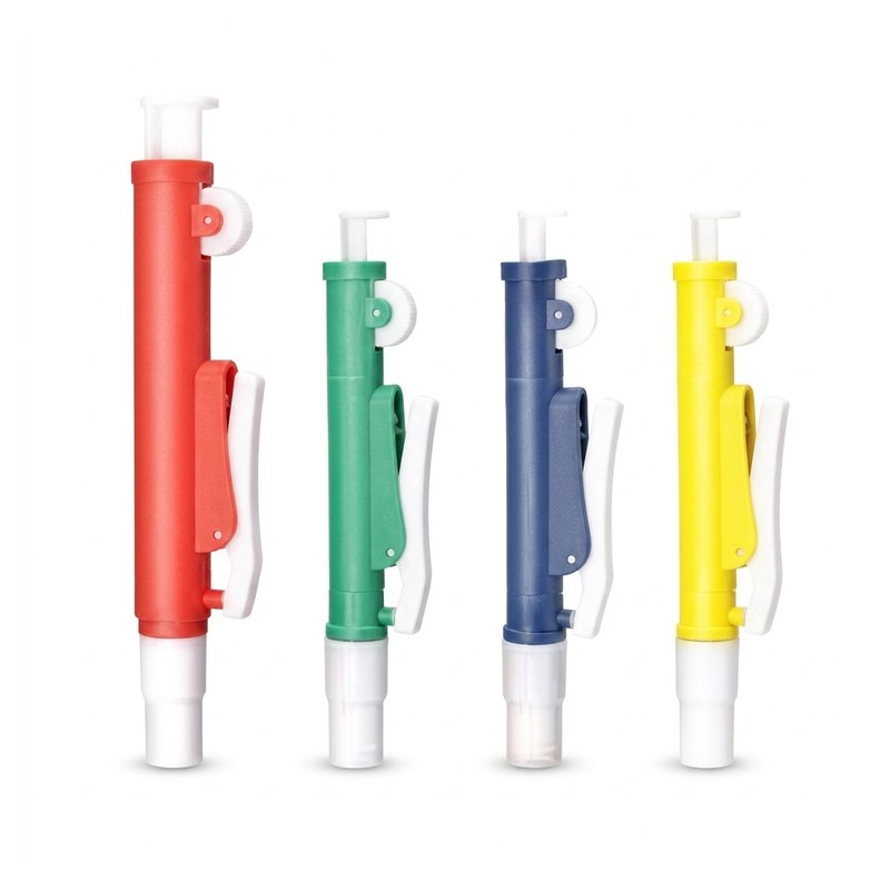 Quatre poires de pipetage DLAB Pipette Pump de couleurs différentes selon le volume